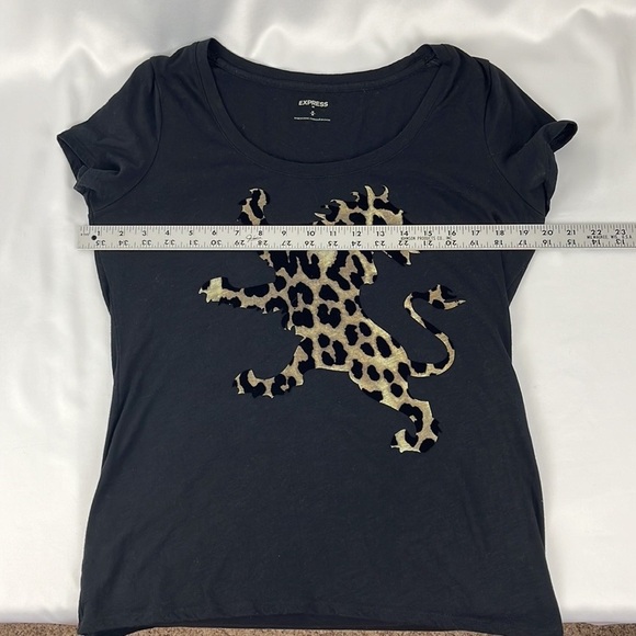 Express Women’s Scoop Neck Off-Black T-Shirt with Lion Print Size Medium - Picture 5 of 8